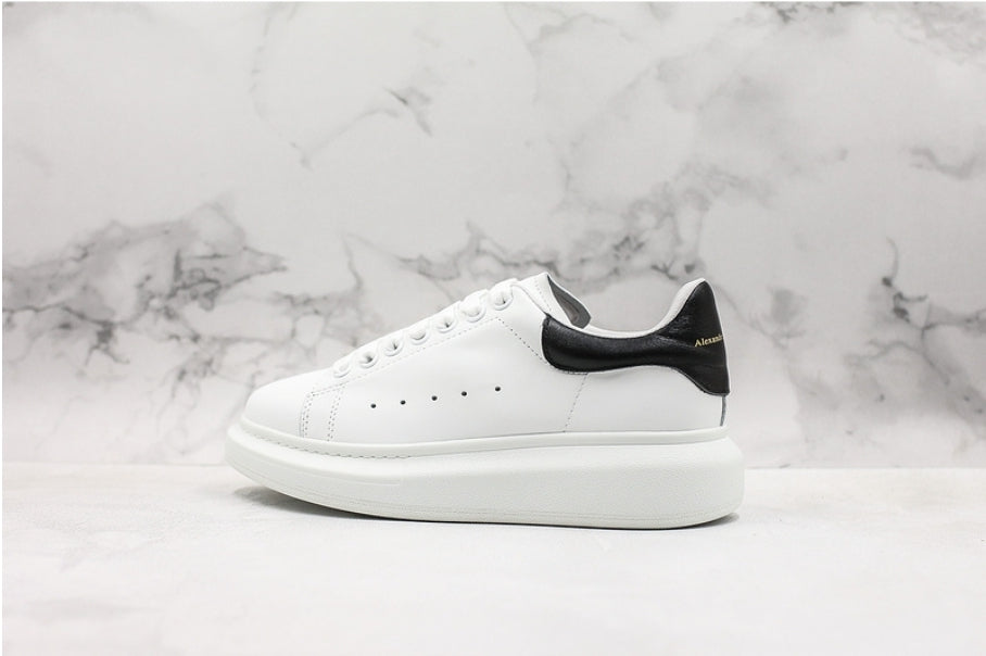 Les baskets Alexander McQueen incarnent un style emblématique et une sophistication ultime.
. leur design avant-gardiste. Pas cher . Le moins cher.