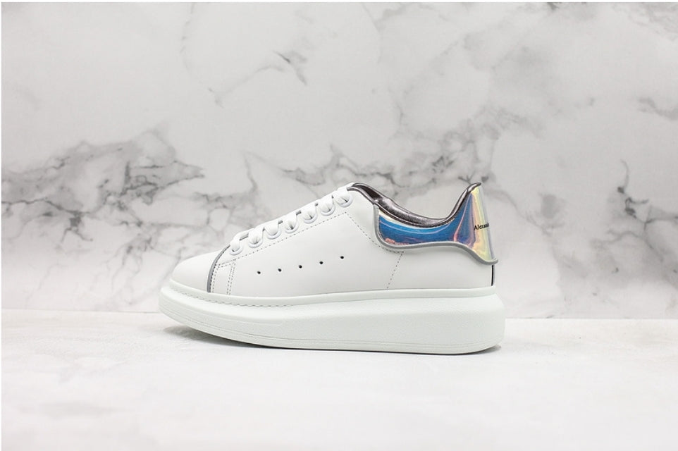 Les baskets Alexander McQueen incarnent un style emblématique et une sophistication ultime.
. leur design avant-gardiste. Pas cher . Le moins cher.