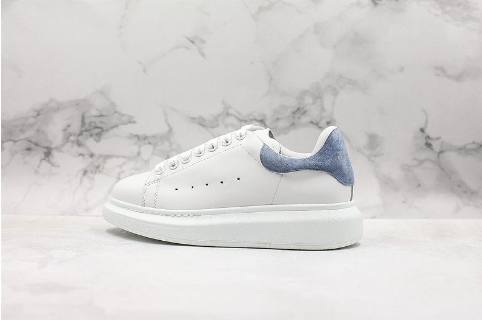 Les baskets Alexander McQueen incarnent un style emblématique et une sophistication ultime.
. leur design avant-gardiste. Pas cher . Le moins cher.