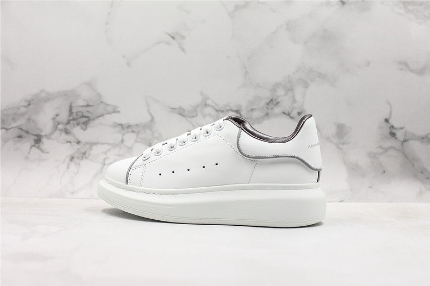 Les baskets Alexander McQueen incarnent un style emblématique et une sophistication ultime.
. leur design avant-gardiste. Pas cher . Le moins cher.