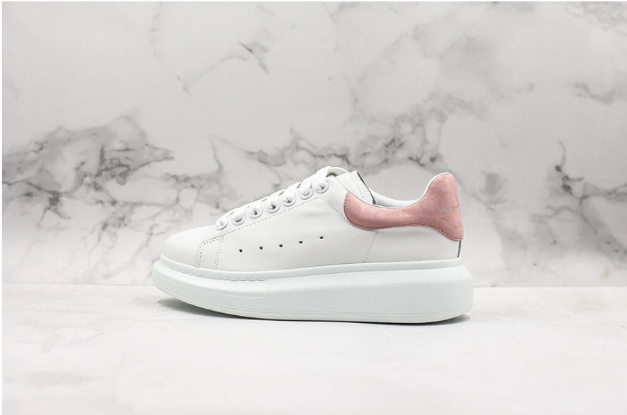 Les baskets Alexander McQueen incarnent un style emblématique et une sophistication ultime.
. leur design avant-gardiste. Pas cher . Le moins cher.