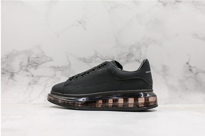 Les baskets Alexander McQueen incarnent un style emblématique et une sophistication ultime.
. leur design avant-gardiste. Pas cher . Le moins cher.