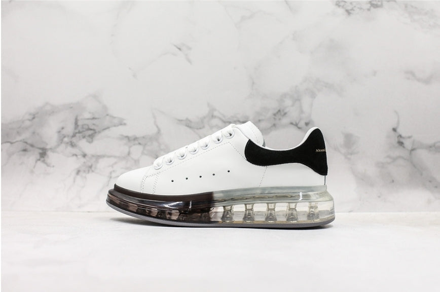 Les baskets Alexander McQueen incarnent un style emblématique et une sophistication ultime.
. leur design avant-gardiste. Pas cher . Le moins cher.