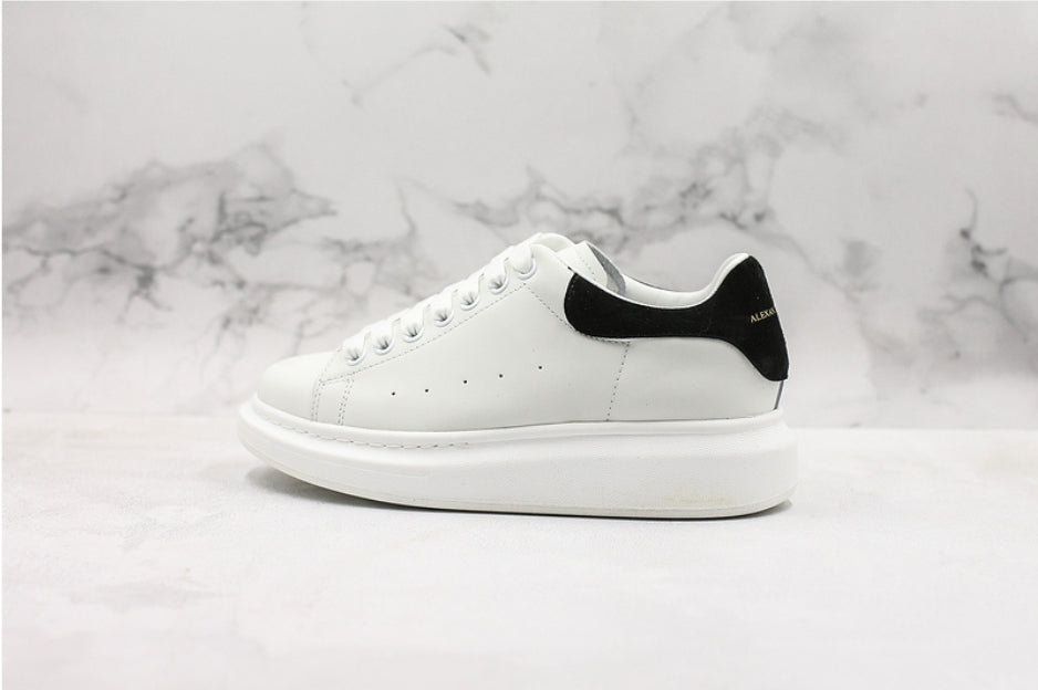 Les baskets Alexander McQueen incarnent un style emblématique et une sophistication ultime.
. leur design avant-gardiste. Pas cher . Le moins cher.