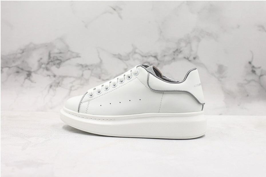 Les baskets Alexander McQueen incarnent un style emblématique et une sophistication ultime.
. leur design avant-gardiste. Pas cher . Le moins cher.