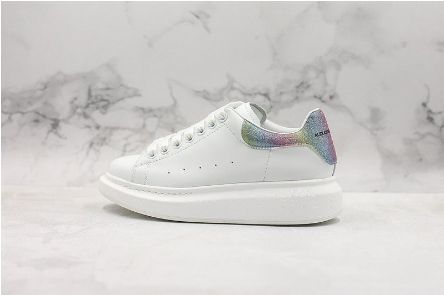 Les baskets Alexander McQueen incarnent un style emblématique et une sophistication ultime.
. leur design avant-gardiste. Pas cher . Le moins cher.