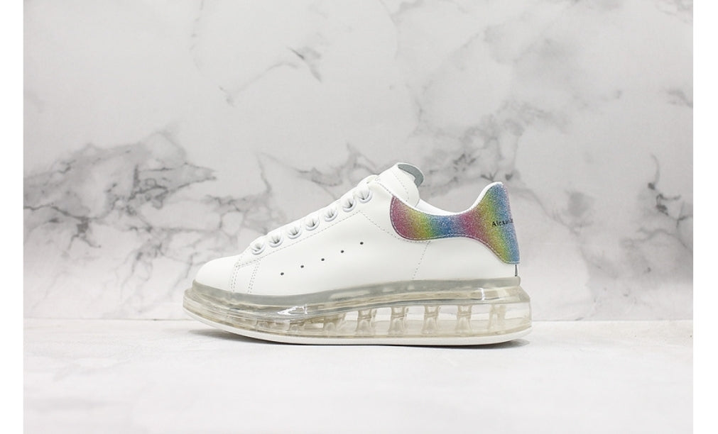 Les baskets Alexander McQueen incarnent un style emblématique et une sophistication ultime.
. leur design avant-gardiste. Pas cher . Le moins cher.