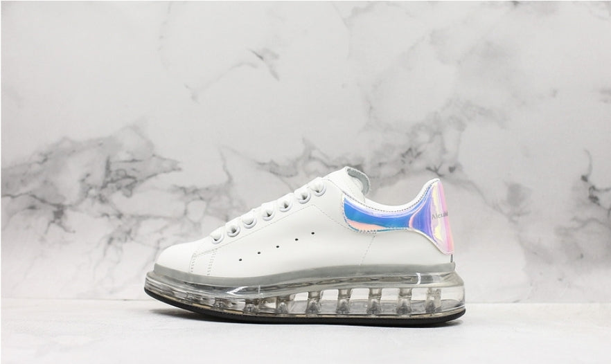 Les baskets Alexander McQueen incarnent un style emblématique et une sophistication ultime.
. leur design avant-gardiste. Pas cher . Le moins cher.