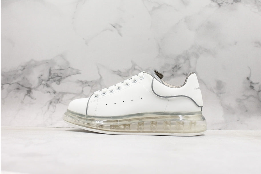 Les baskets Alexander McQueen incarnent un style emblématique et une sophistication ultime.
. leur design avant-gardiste. Pas cher . Le moins cher.