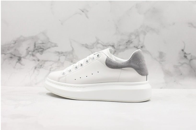 Les baskets Alexander McQueen incarnent un style emblématique et une sophistication ultime.
. leur design avant-gardiste. Pas cher . Le moins cher.