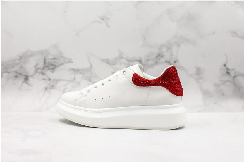 Les baskets Alexander McQueen incarnent un style emblématique et une sophistication ultime.
. leur design avant-gardiste. Pas cher . Le moins cher.