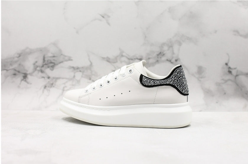Les baskets Alexander McQueen incarnent un style emblématique et une sophistication ultime.
. leur design avant-gardiste. Pas cher . Le moins cher.