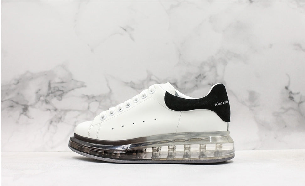 Les baskets Alexander McQueen incarnent un style emblématique et une sophistication ultime.
. leur design avant-gardiste. Pas cher . Le moins cher.
