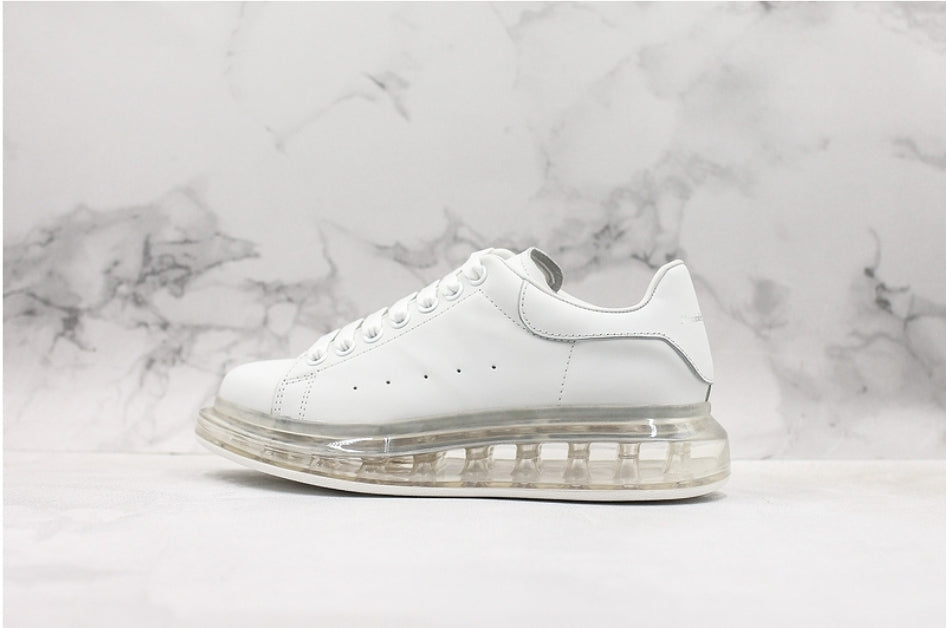 Les baskets Alexander McQueen incarnent un style emblématique et une sophistication ultime.
. leur design avant-gardiste. Pas cher . Le moins cher.