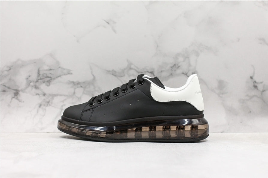 Les baskets Alexander McQueen incarnent un style emblématique et une sophistication ultime.
. leur design avant-gardiste. Pas cher . Le moins cher.