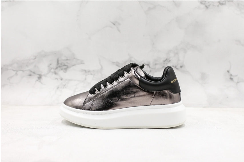 Les baskets Alexander McQueen incarnent un style emblématique et une sophistication ultime.
. leur design avant-gardiste. Pas cher . Le moins cher.