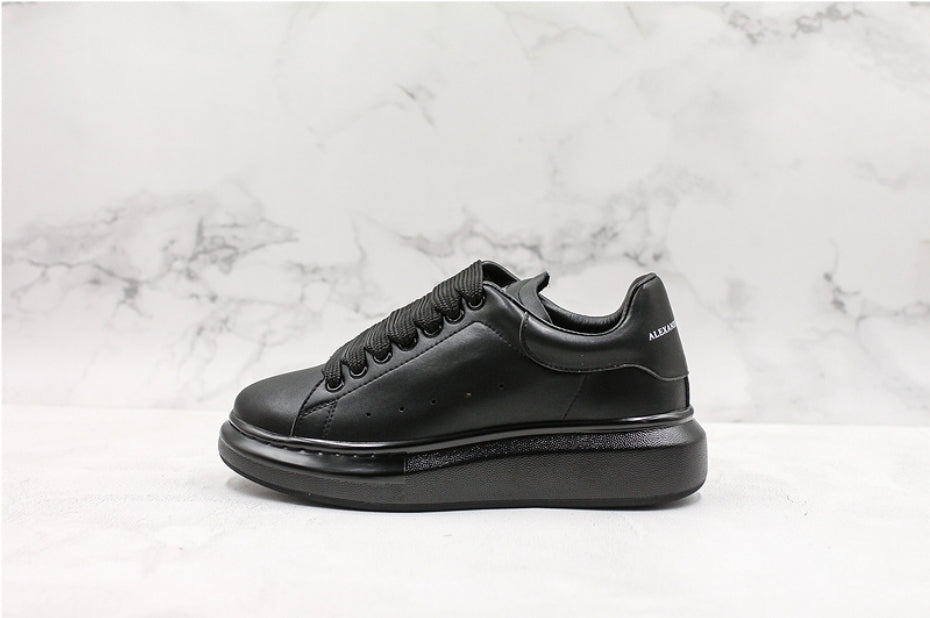 Les baskets Alexander McQueen incarnent un style emblématique et une sophistication ultime.
. leur design avant-gardiste. Pas cher . Le moins cher.