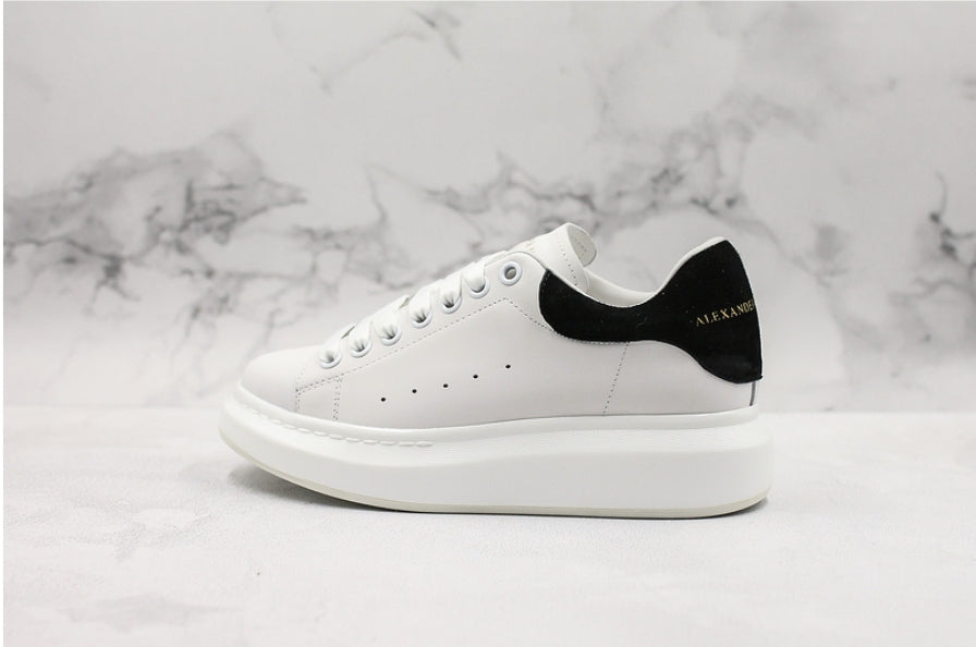 Les baskets Alexander McQueen incarnent un style emblématique et une sophistication ultime.
. leur design avant-gardiste. Pas cher . Le moins cher.