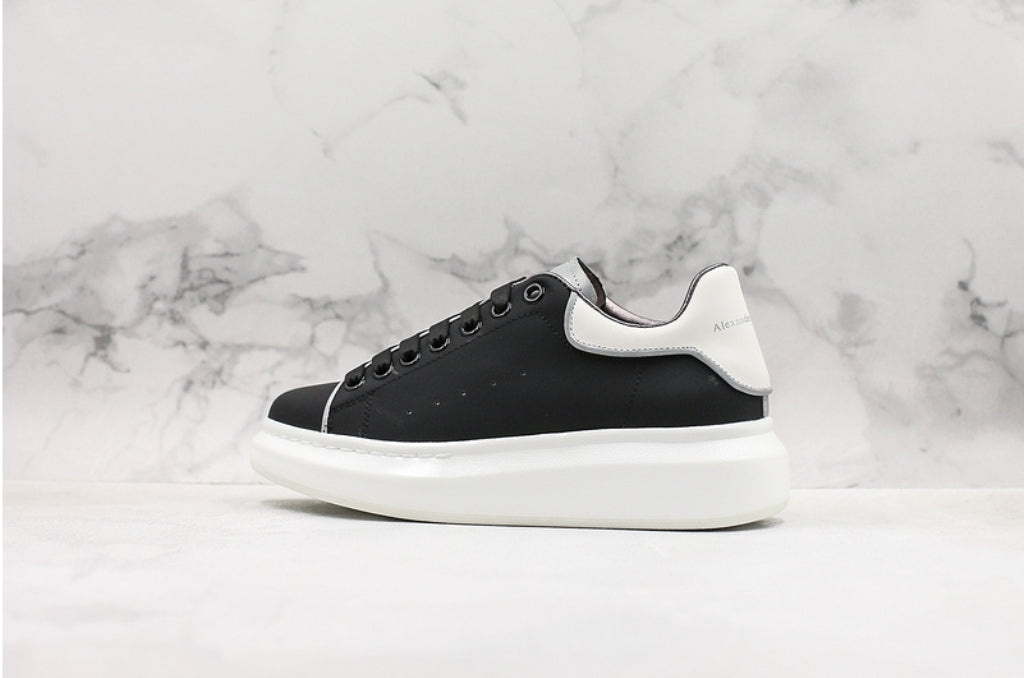 Les baskets Alexander McQueen incarnent un style emblématique et une sophistication ultime.
. leur design avant-gardiste. Pas cher . Le moins cher.