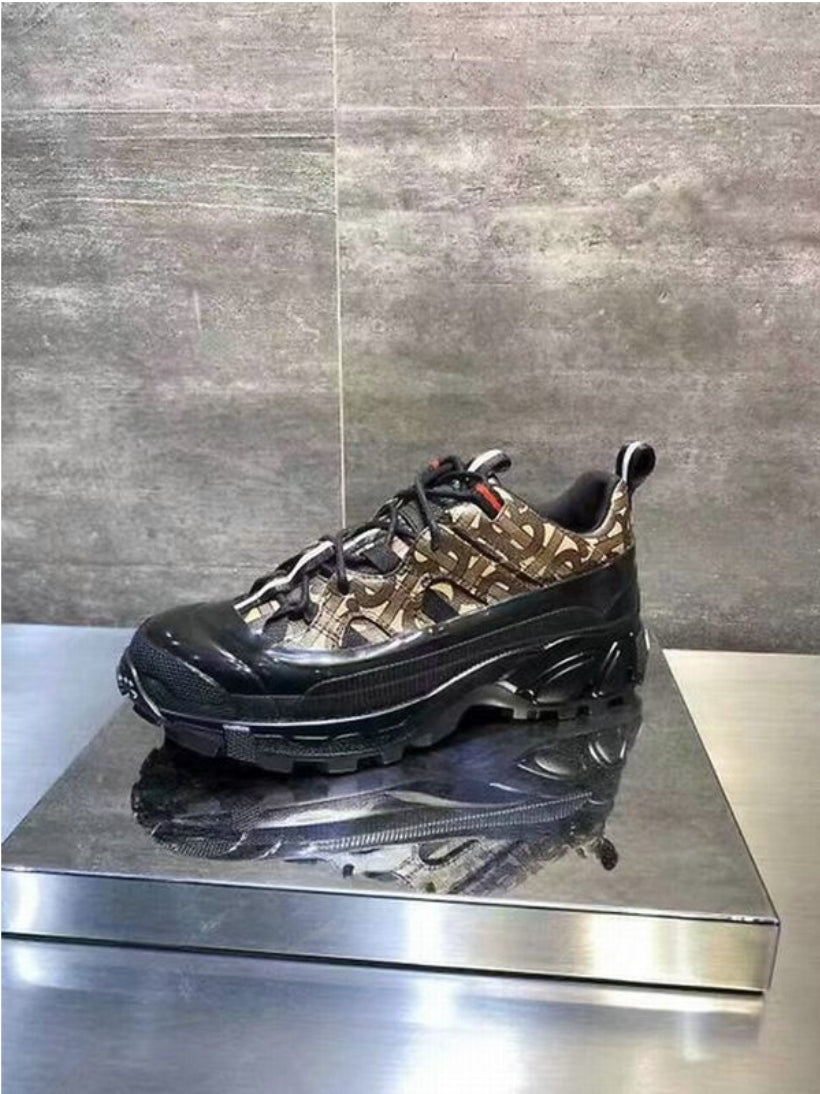 Les baskets Burberry incarnent un style emblématique et une sophistication britannique.
 leur design raffiné. Pas cher. Le moins cher.