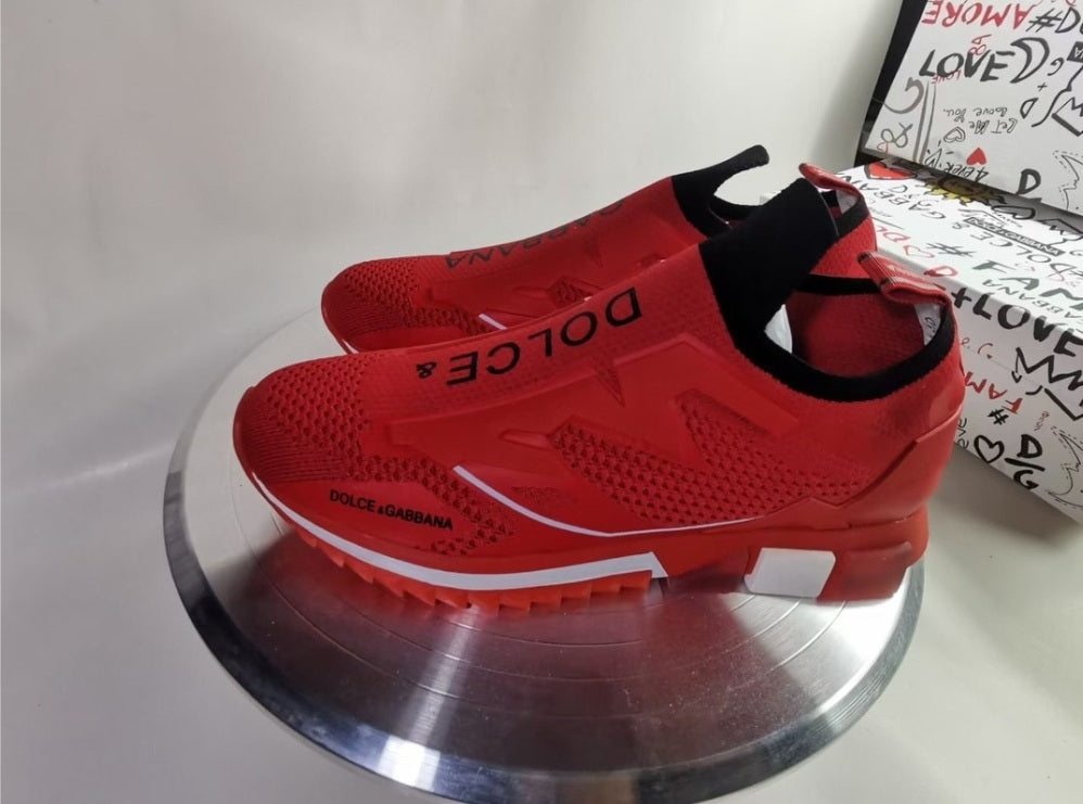 Les baskets sneakers Dolce & Gabbana incarnent un style emblématique et un luxe italien.
 leur design élégant.pas cher . Le moins cher.