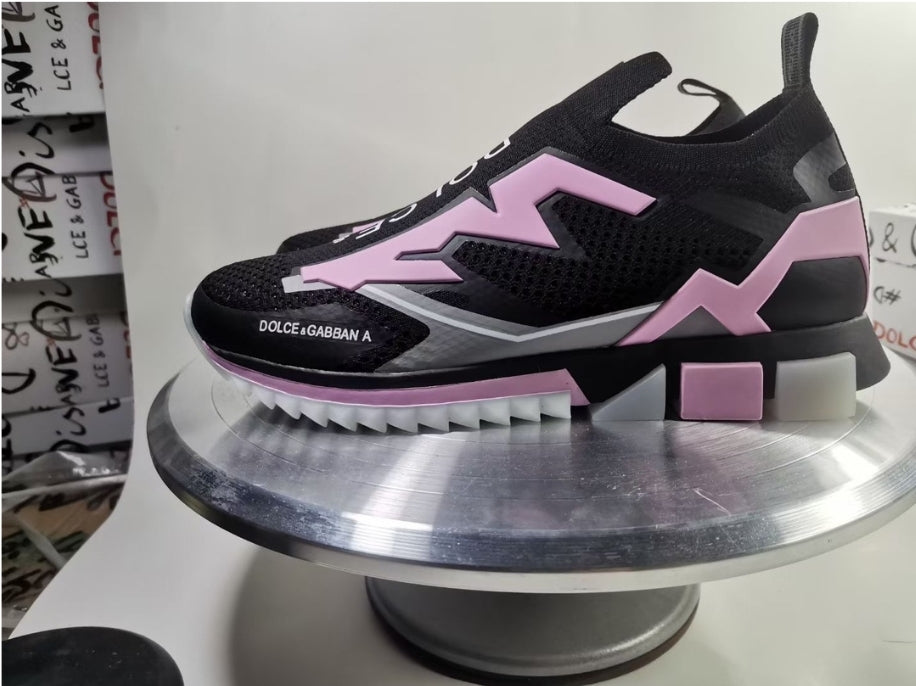 Les baskets sneakers Dolce & Gabbana incarnent un style emblématique et un luxe italien.
 leur design élégant.pas cher . Le moins cher.