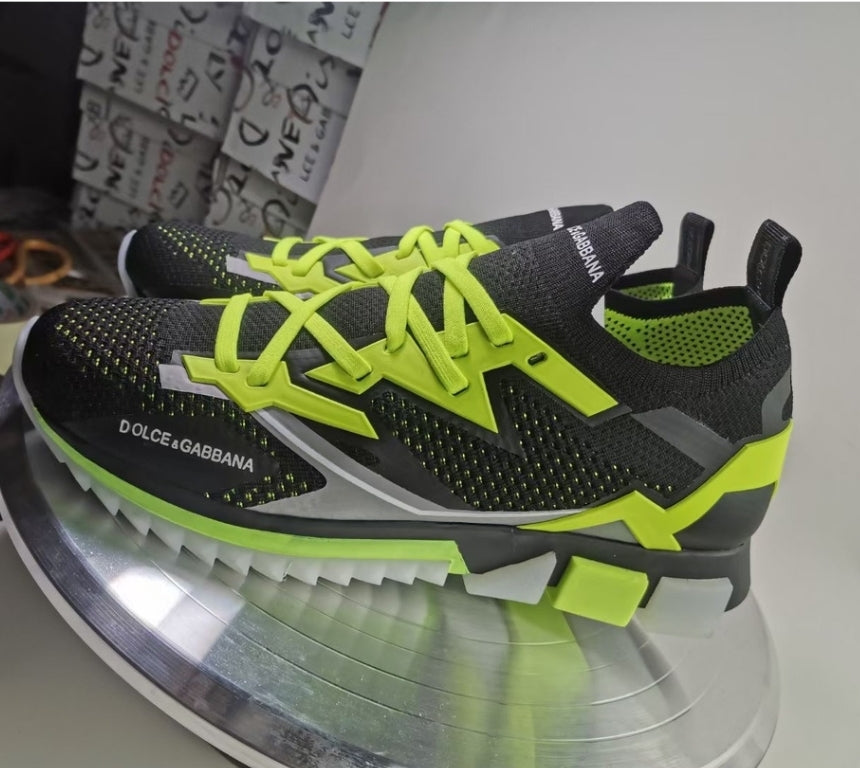 Les baskets sneakers Dolce & Gabbana incarnent un style emblématique et un luxe italien.
 leur design élégant.pas cher . Le moins cher.