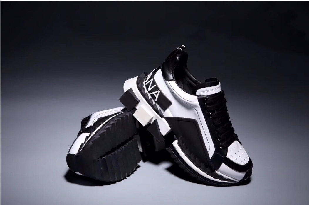 Les baskets sneakers Dolce & Gabbana incarnent un style emblématique et un luxe italien.
 leur design élégant.pas cher . Le moins cher.