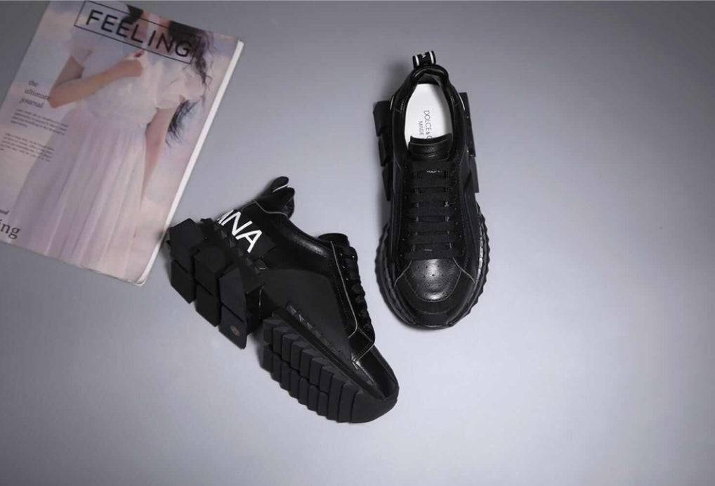 Les baskets sneakers Dolce & Gabbana incarnent un style emblématique et un luxe italien.
 leur design élégant.pas cher . Le moins cher.