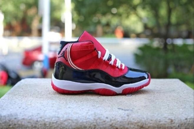 Les Air Jordan 11 Femme permettent de personnaliser votre style tout en bénéficiant d’un confort supérieur.Idéale pour un usage quotidien.