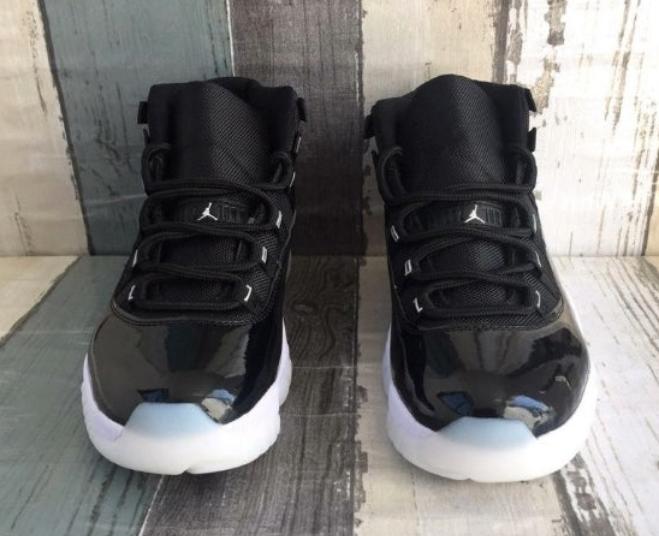 Les Air Jordan 11 Femme permettent de personnaliser votre style tout en bénéficiant d’un confort supérieur.Idéale pour un usage quotidien.