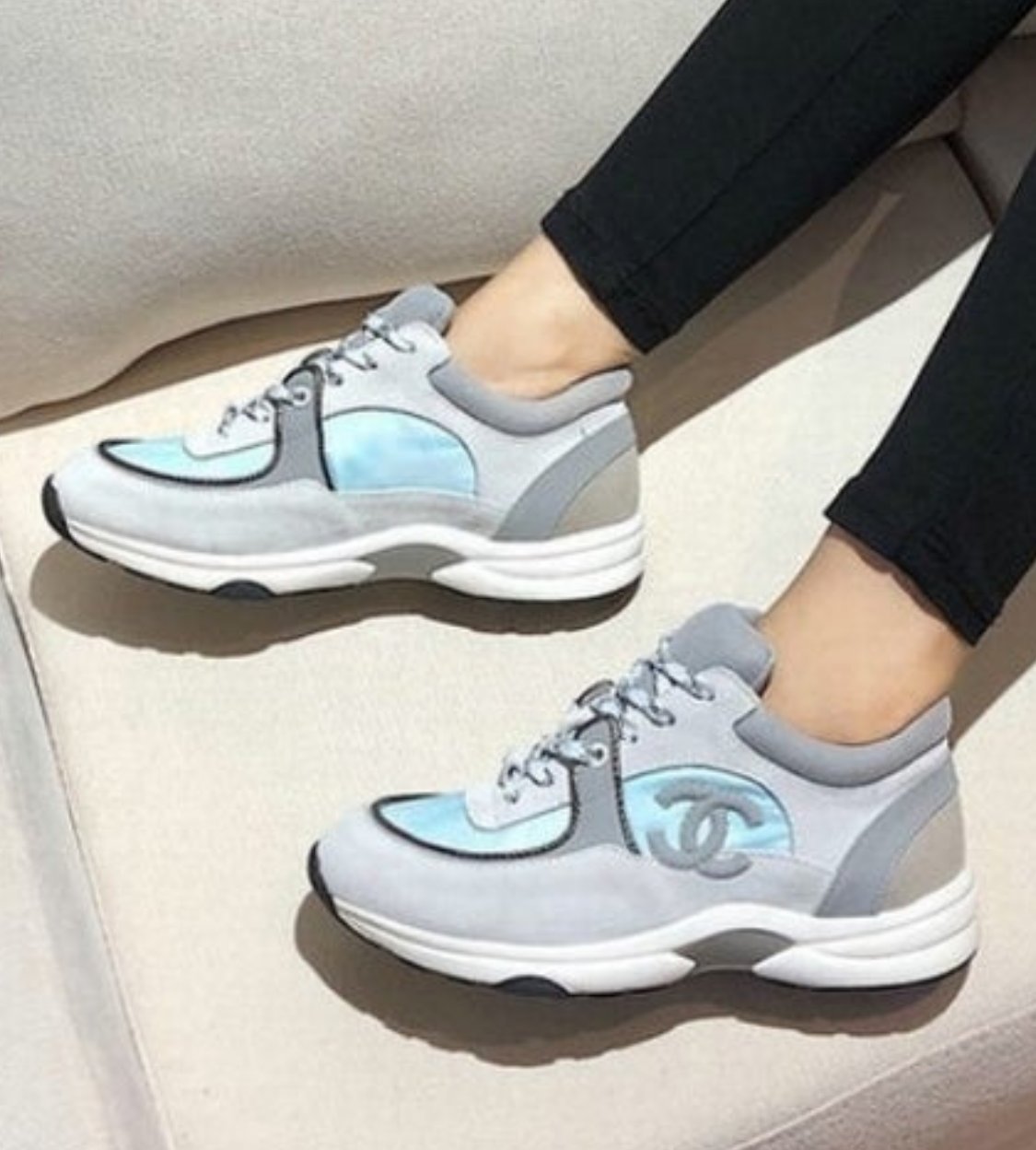 Les baskets sneakers Chanel incarnent un style emblématique et un luxe français.
leur design élégant.pas cher.le moins cher.