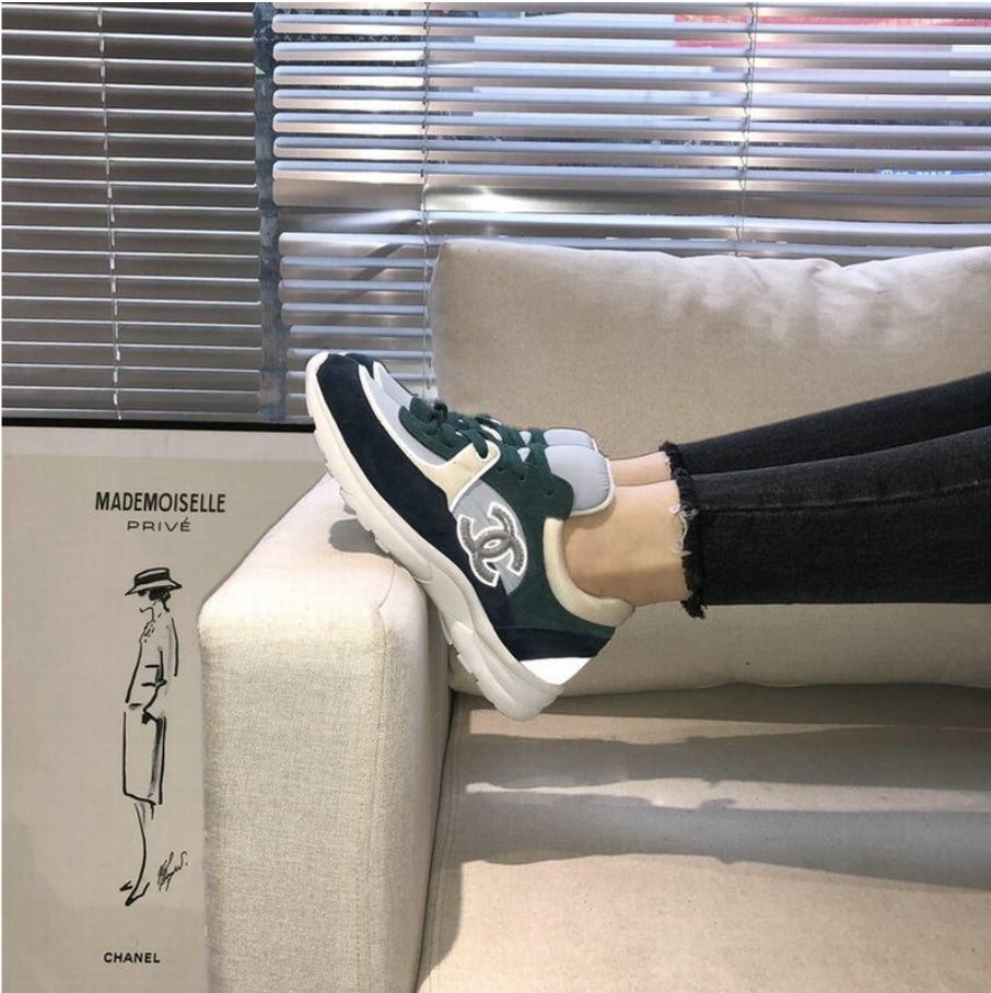 Les baskets sneakers Chanel incarnent un style emblématique et un luxe français.
leur design élégant.pas cher.le moins cher.