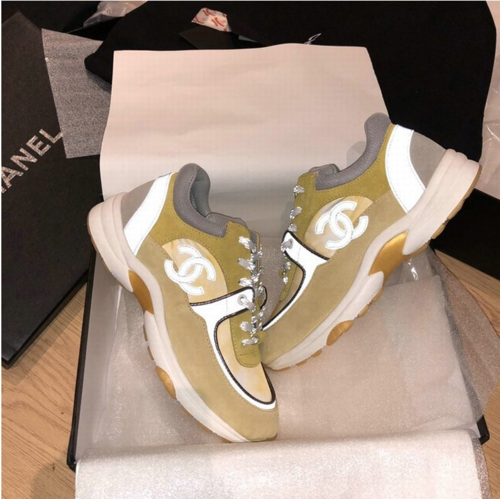 Les baskets sneakers Chanel incarnent un style emblématique et un luxe français.
leur design élégant.pas cher.le moins cher.