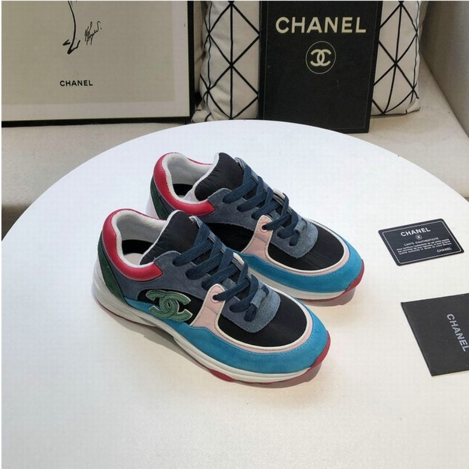Les baskets sneakers Chanel incarnent un style emblématique et un luxe français.
leur design élégant.pas cher.le moins cher.