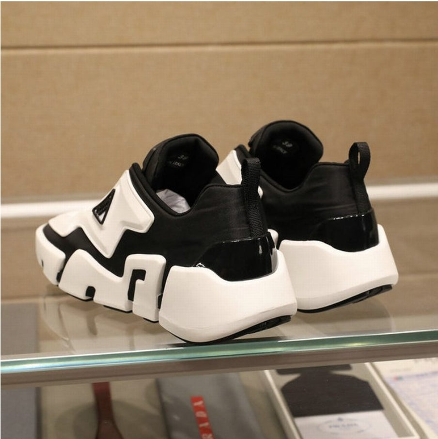 Les baskets sneakers Prada incarnent un style emblématique et un luxe italien.
leur design élégant.pas cher,le moins cher.
