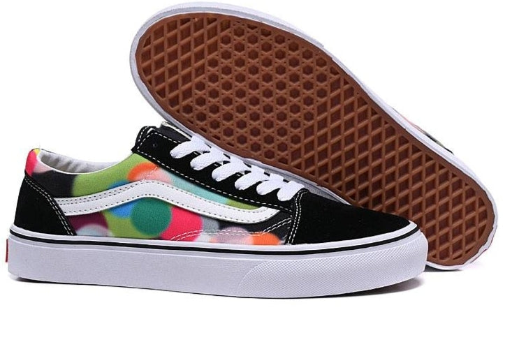 Les baskets Vans combinent style et performance. Leur design matériaux durables en font un mode. Pas cher. Le moins cher.