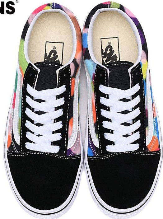 Les baskets Vans combinent style et performance. Leur design matériaux durables en font un mode. Pas cher. Le moins cher.