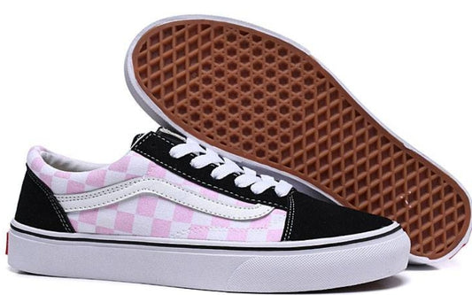 Les baskets Vans combinent parfaitement style et performance. Leur design iconique et leurs matériaux durables en font un choix populaire parmi les skateurs et les amateurs de mode. Pas cher. Le moins cher.