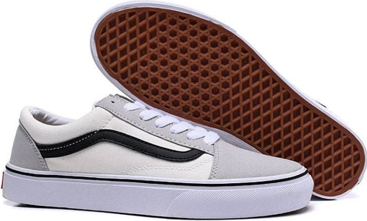 Les baskets Vans combinent parfaitement style et performance. Leur design iconique et leurs matériaux durables en font un choix populaire parmi les skateurs et les amateurs de mode. Pas cher. Le moins cher.