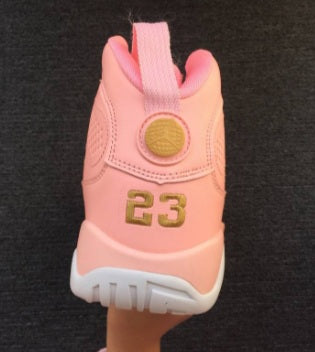 Baskets Air Jordan 9 Femme Elles ont conquis les amateurs de mode grâce à leur esthétique audacieuse et leurs innovations techniques.