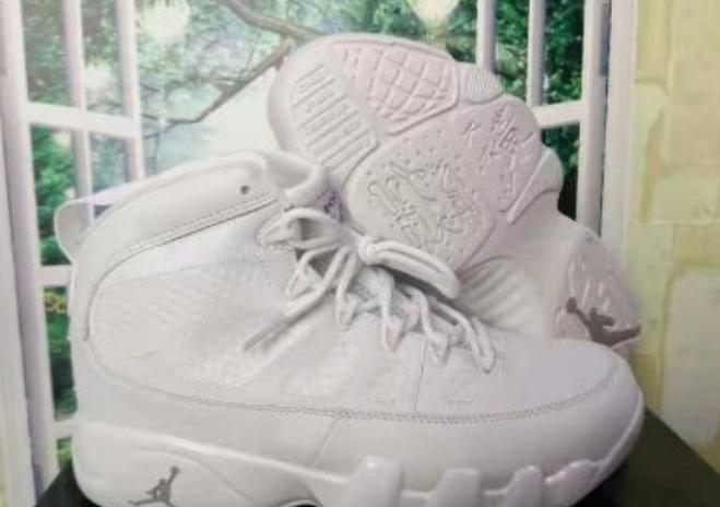 Baskets Air Jordan 9 Femme Elles ont conquis les amateurs de mode grâce à leur esthétique audacieuse et leurs innovations techniques.