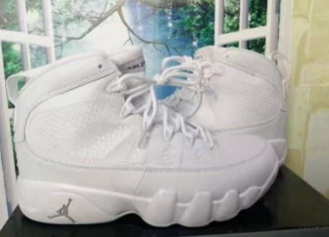 Baskets Air Jordan 9 Femme Elles ont conquis les amateurs de mode grâce à leur esthétique audacieuse et leurs innovations techniques.