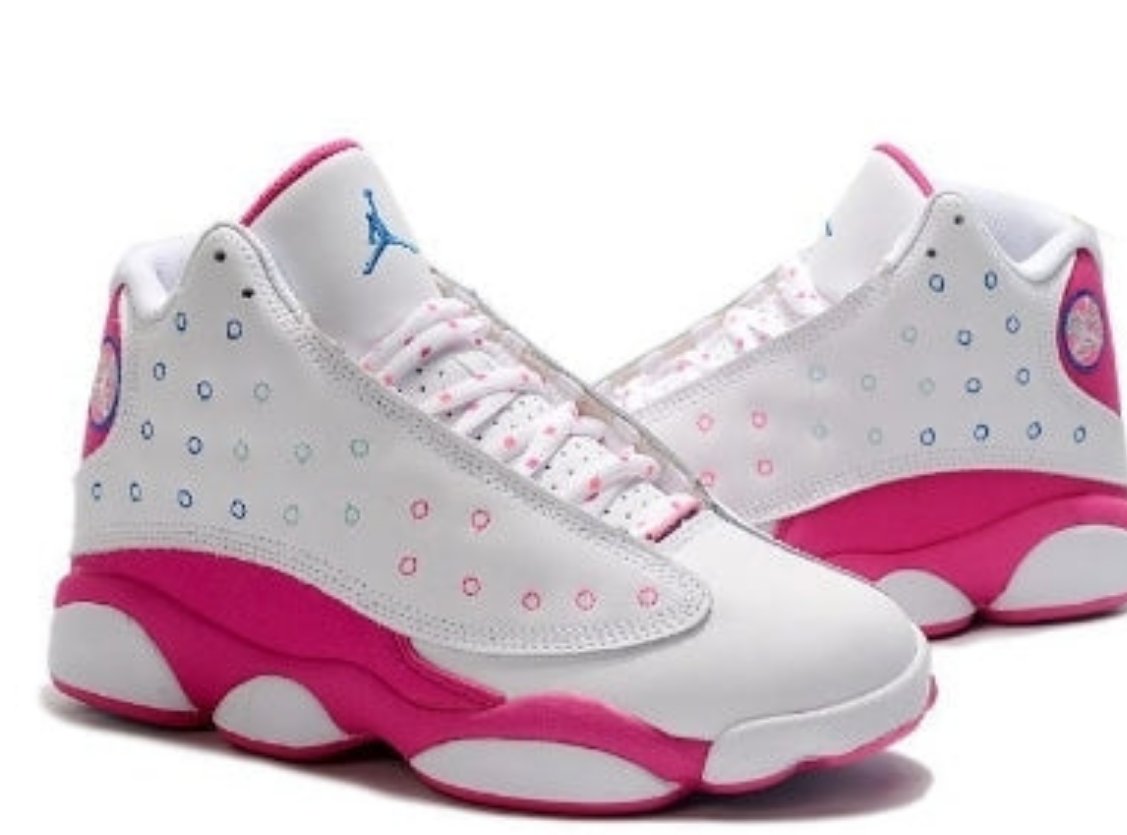 Les  baskets  Air Jordan 13 "Love & Respect" (Black and White) Femme permettent de personnaliser votre style tout en bénéficiant d’un confort supérieur.