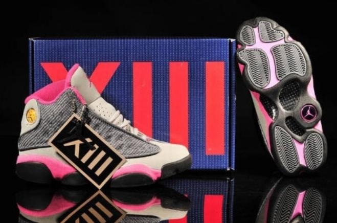 Les baskets Air Jordan 13 "Love & Respect" (Black and White) Femme permettent de personnaliser votre style tout en bénéficiant d’un confort supérieur.