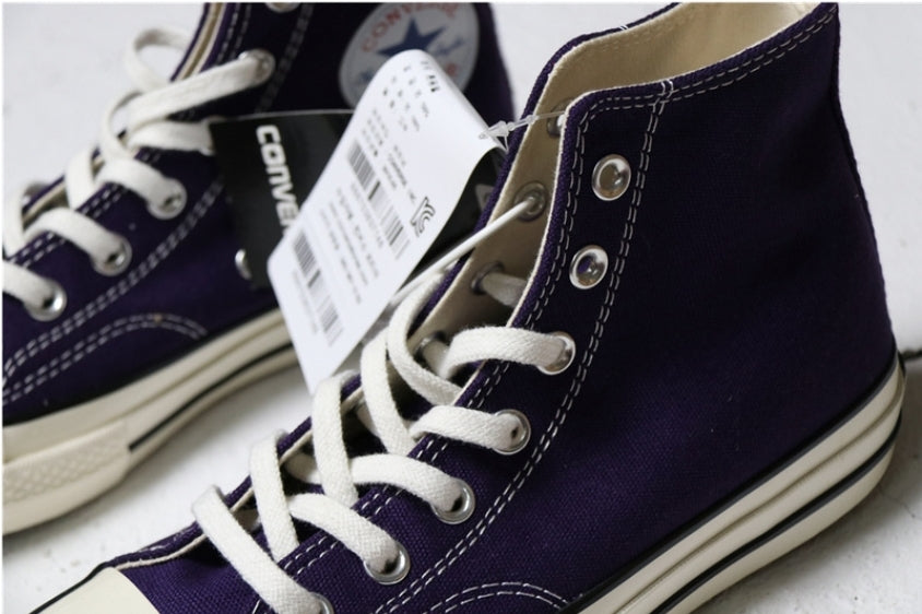 Les baskets Converse allient style intemporel et confort. Leur design emblématique avec la célèbre étoile et la silhouette classique en font un choix incontournable pour les amateurs de mode.
