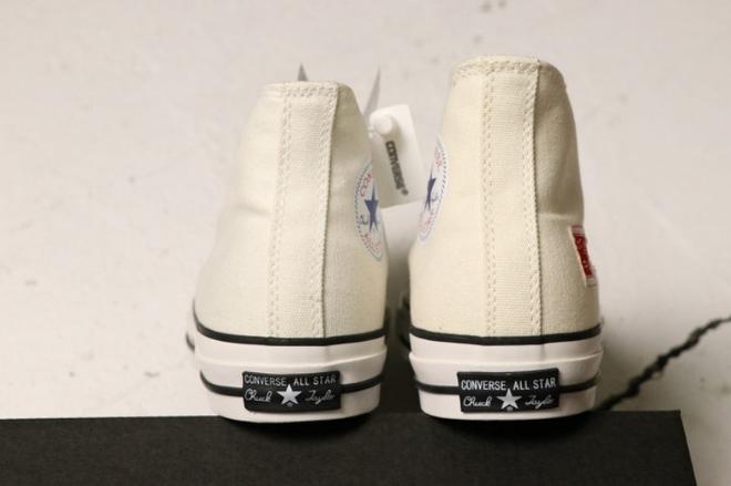 Les baskets Converse allient style intemporel et confort. Leur design emblématique avec la célèbre étoile et la silhouette classique en font un choix incontournable pour les amateurs de mode.