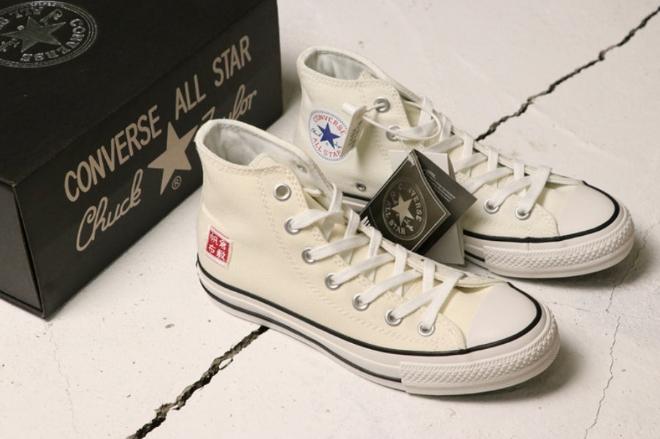 Les baskets Converse allient style intemporel et confort. Leur design emblématique avec la célèbre étoile et la silhouette classique en font un choix incontournable pour les amateurs de mode.