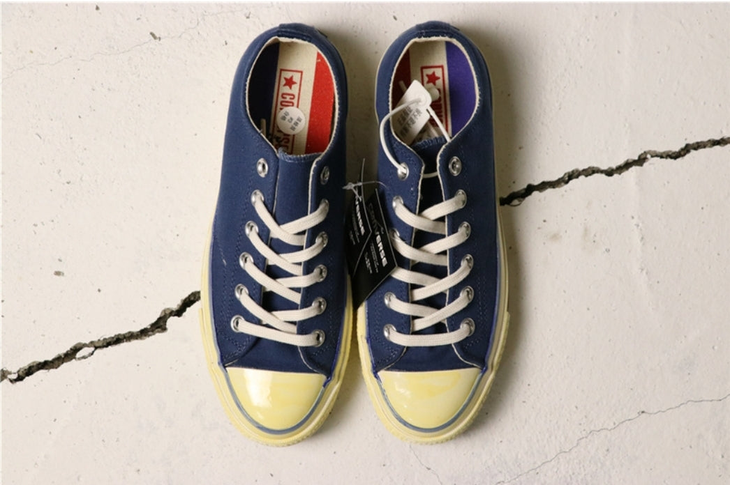 Les baskets Converse allient style intemporel et confort. Leur design emblématique avec la célèbre étoile et la silhouette classique en font un choix incontournable pour les amateurs de mode.