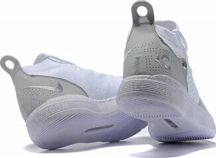 Les baskets Kevin Durant offrent un style emblématique et une performance exceptionnelle.
design distinctif.pas cher. Le moins cher.